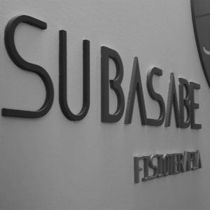 Letras corpóreas PVC.